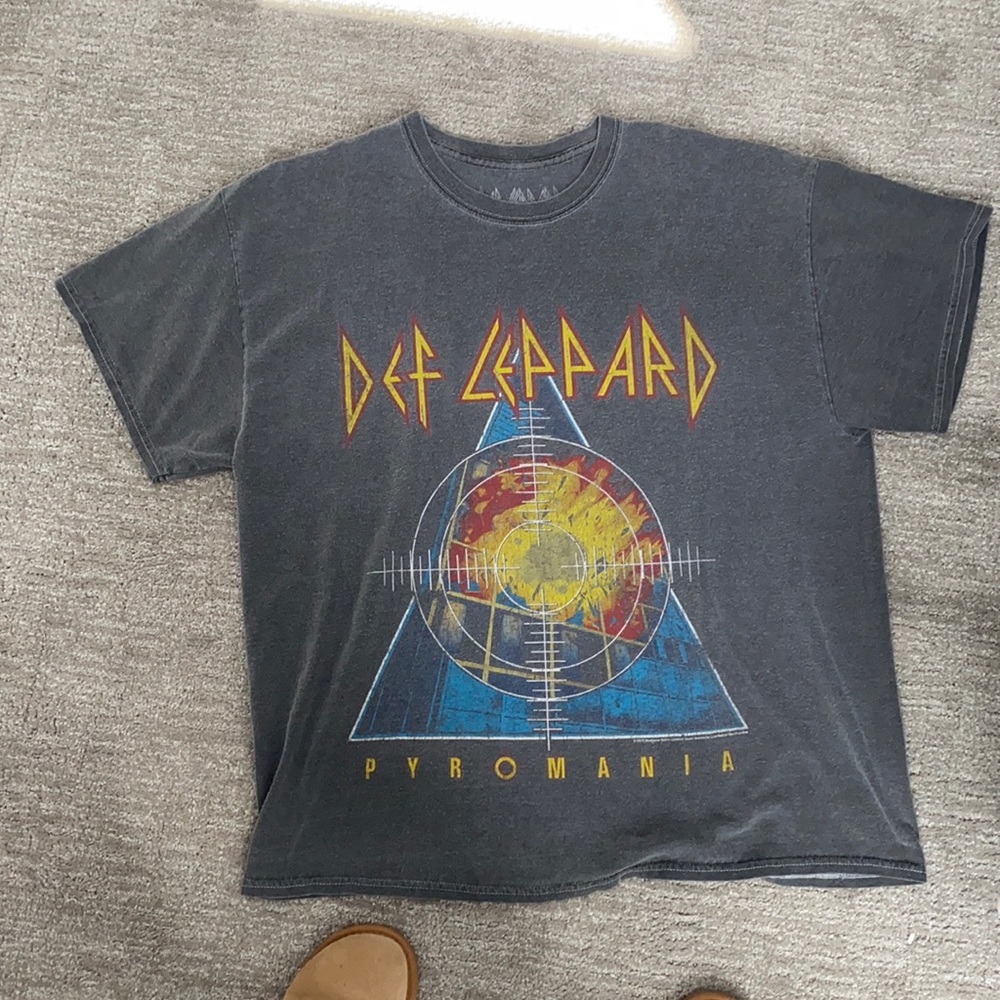 Oversized Def Leppard tee